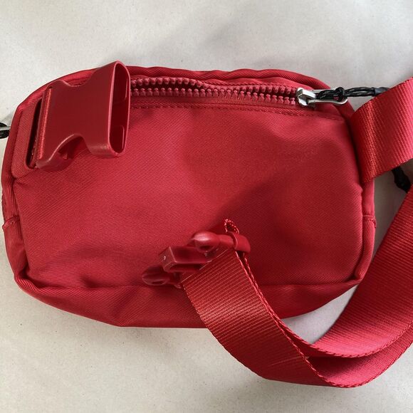 Fabletics Belt Bag Fanny Pack Small Red Zip Solid Polyester Nylon Women 8x4" - Picture 13 of 16